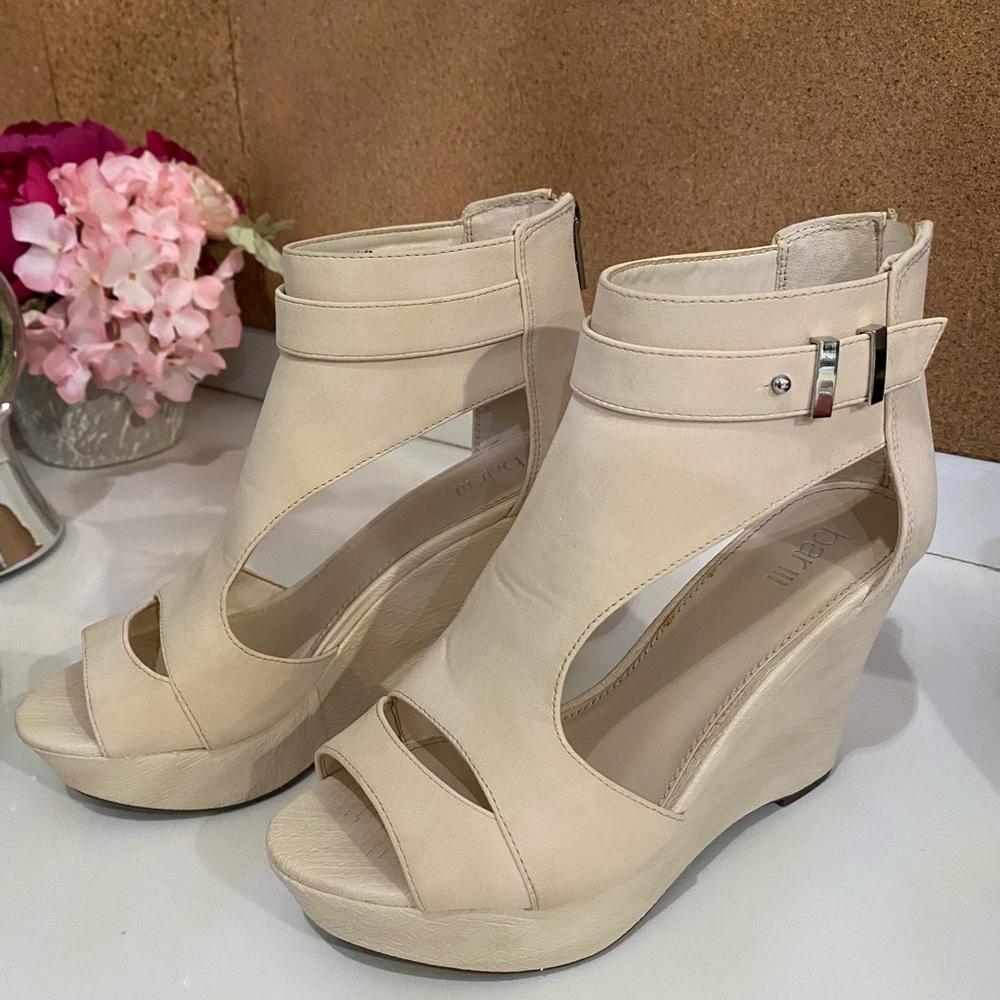 Ivory Wedges - Picture 2 of 7